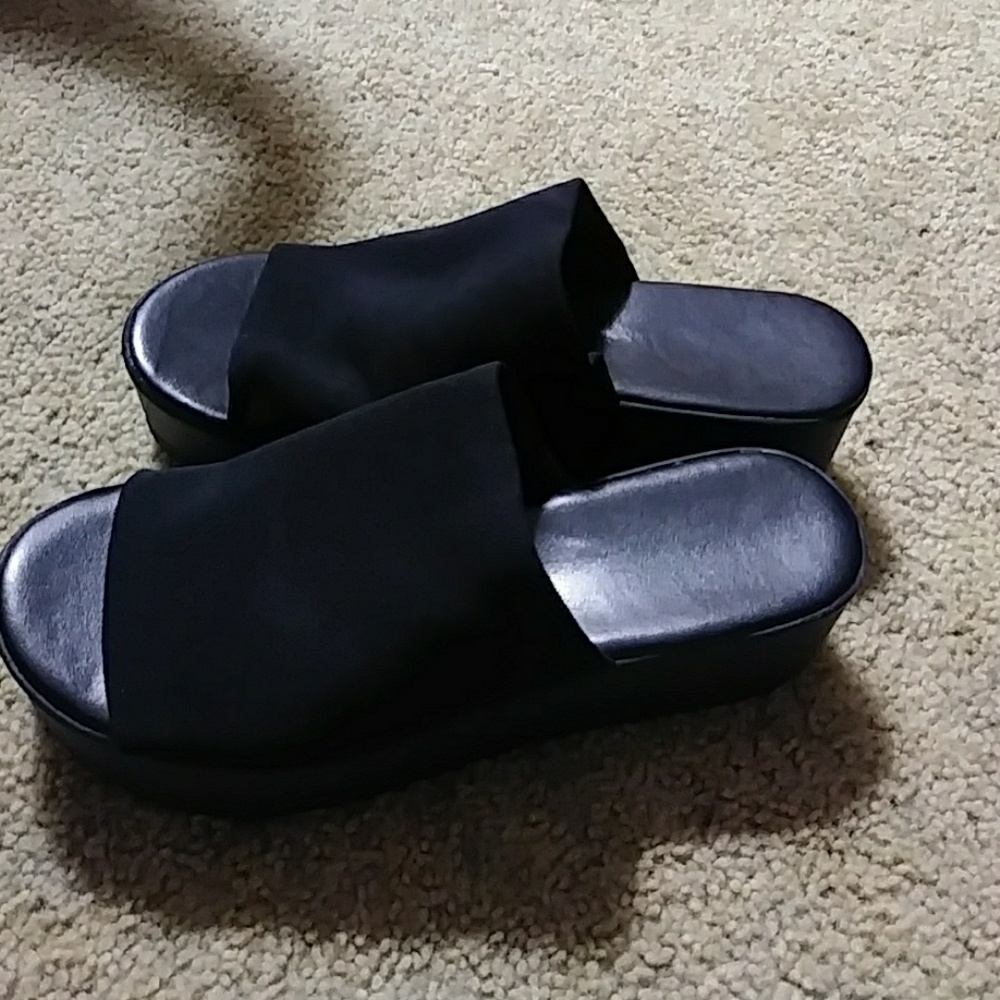 Black dress shoes